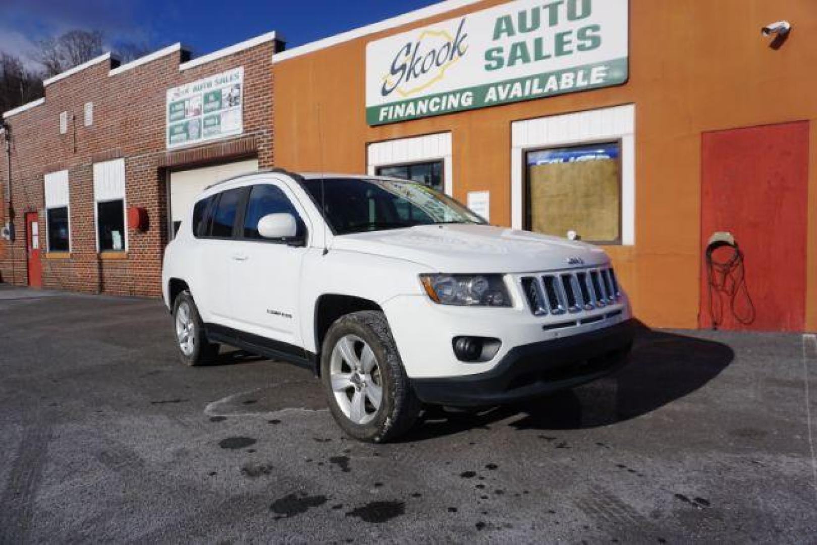 2016 White Jeep Compass Latitude 4WD (1C4NJDEB3GD) with an 2.4L L4 DOHC 16V engine, 6-Speed Automatic transmission, located at 312 Centre Ave, Schuylkill Haven, PA, 17972, (570) 593-5278, 40.638130, -76.177383 - Photo#0