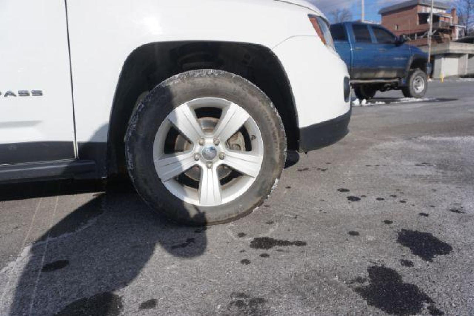 2016 White Jeep Compass Latitude 4WD (1C4NJDEB3GD) with an 2.4L L4 DOHC 16V engine, 6-Speed Automatic transmission, located at 312 Centre Ave, Schuylkill Haven, PA, 17972, (570) 593-5278, 40.638130, -76.177383 - Photo#18