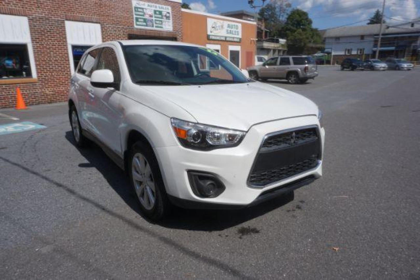 2014 White Pearl Mitsubishi Outlander Sport ES 2WD (4A4AP3AU9EE) with an 2.0L L4 DOHC 16V engine, Continuously Variabl transmission, located at 312 Centre Ave, Schuylkill Haven, PA, 17972, (570) 593-5278, 40.638130, -76.177383 - Photo#5