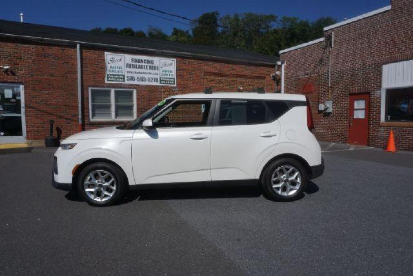 2020 Snow White Pearl Kia Soul S (KNDJ23AU1L7) with an 2.0L L4 DOHC 16V engine, Continuously Variable Transmission transmission, located at 312 Centre Ave, Schuylkill Haven, PA, 17972, (570) 593-5278, 40.638130, -76.177383 - aluminum/alloy wheels - Photo#0