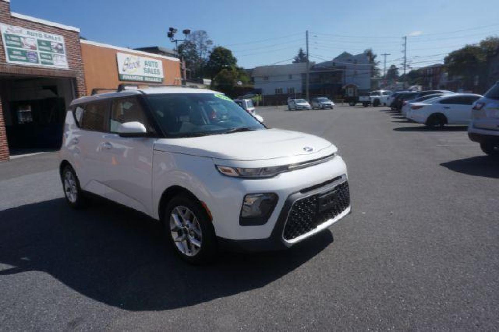 2020 Snow White Pearl Kia Soul S (KNDJ23AU1L7) with an 2.0L L4 DOHC 16V engine, Continuously Variable Transmission transmission, located at 312 Centre Ave, Schuylkill Haven, PA, 17972, (570) 593-5278, 40.638130, -76.177383 - aluminum/alloy wheels - Photo#5