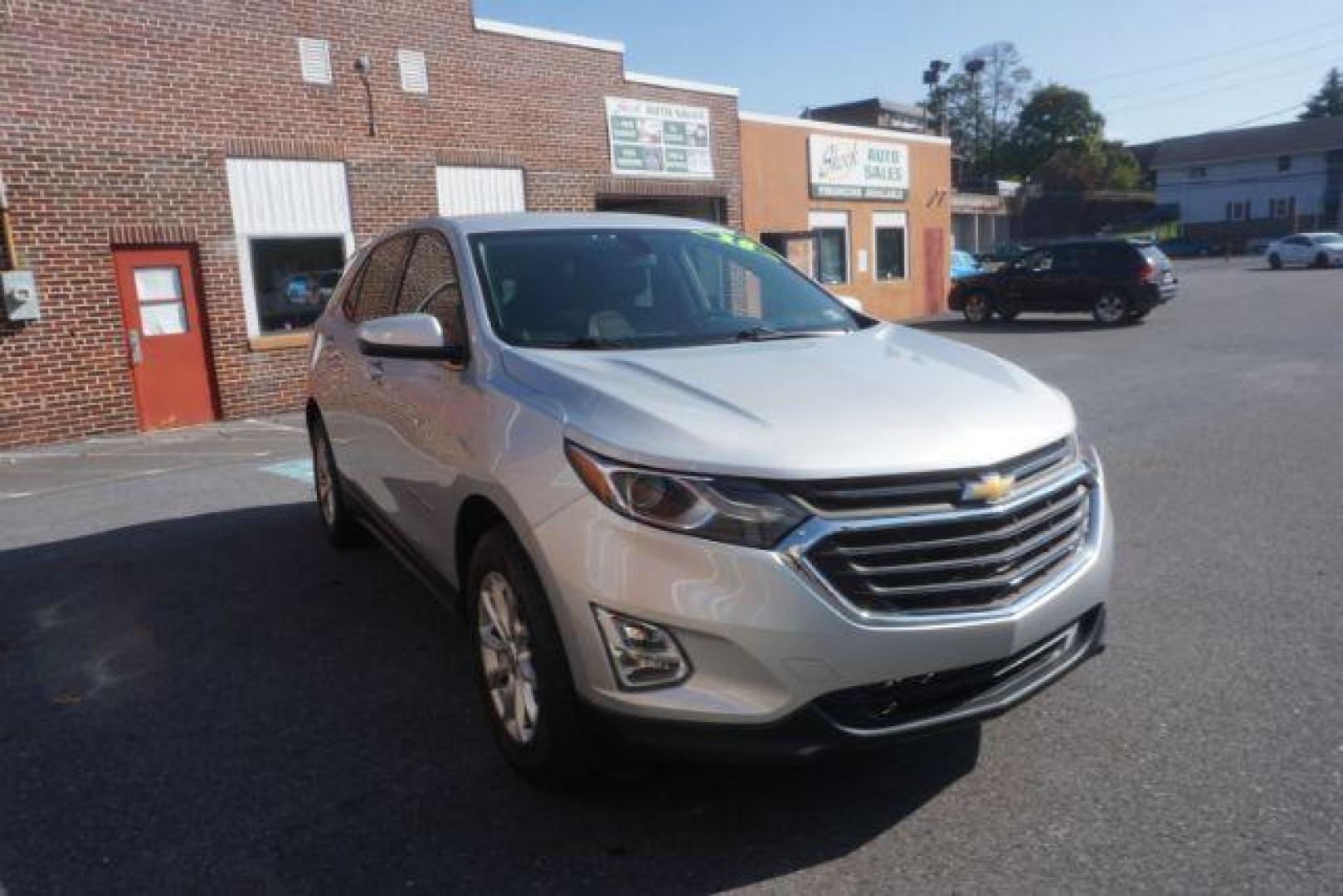 2018 Silver Ice Metallic Chevrolet Equinox LT AWD (2GNAXSEV1J6) with an 1.5L L4 DOHC 16V TURBO engine, 6-Speed Automatic transmission, located at 312 Centre Ave, Schuylkill Haven, PA, 17972, (570) 593-5278, 40.638130, -76.177383 - power liftgate - Photo#5