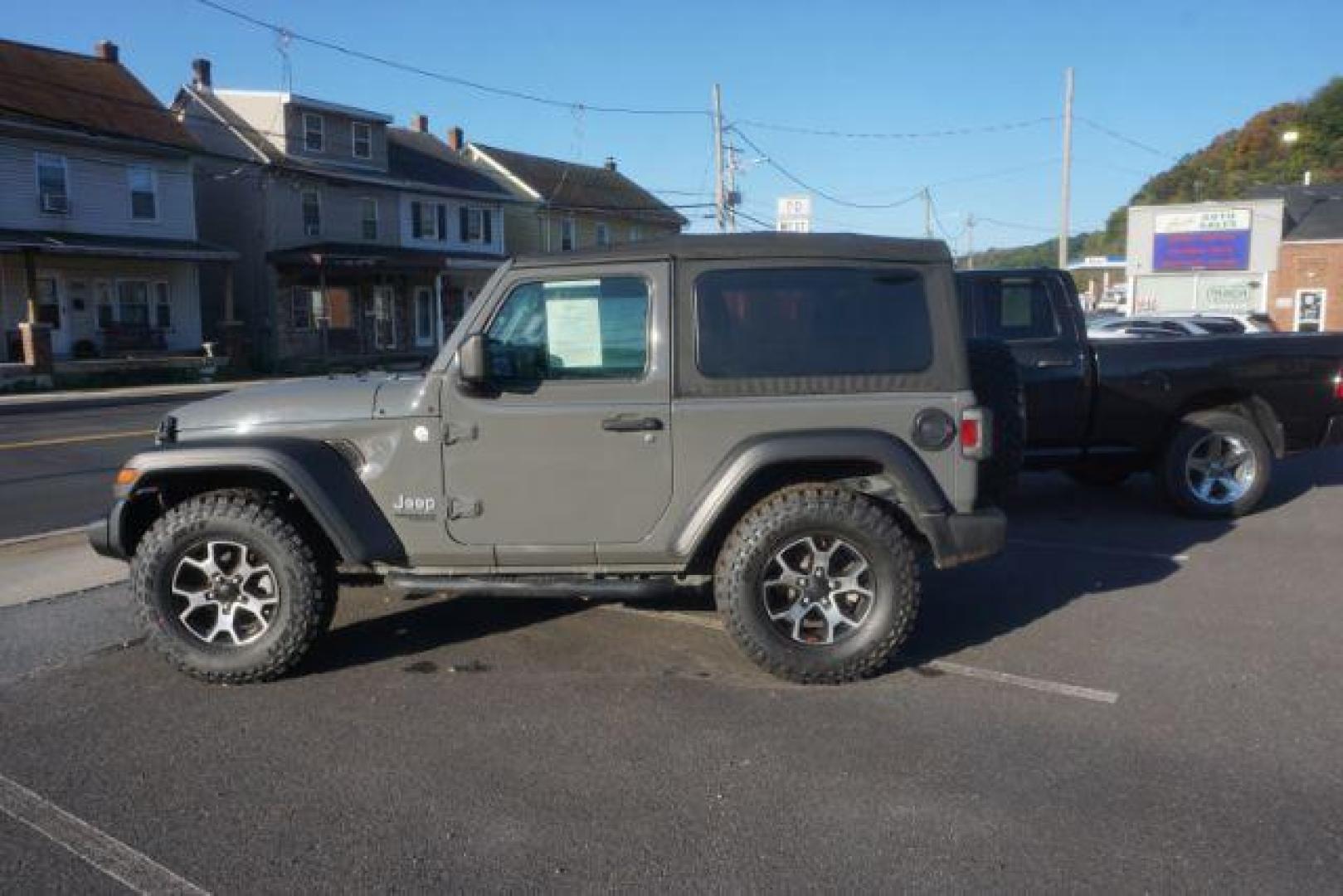 2020 Gray Jeep Wrangler Sport 4WD (1C4GJXAGXLW) with an 3.6L V6 DOHC 24V FFV engine, 6-Speed Manual transmission, located at 312 Centre Ave, Schuylkill Haven, PA, 17972, (570) 593-5278, 40.638130, -76.177383 - Manual Transmission, fixed running boards, locking/limited slip differential - Photo#5