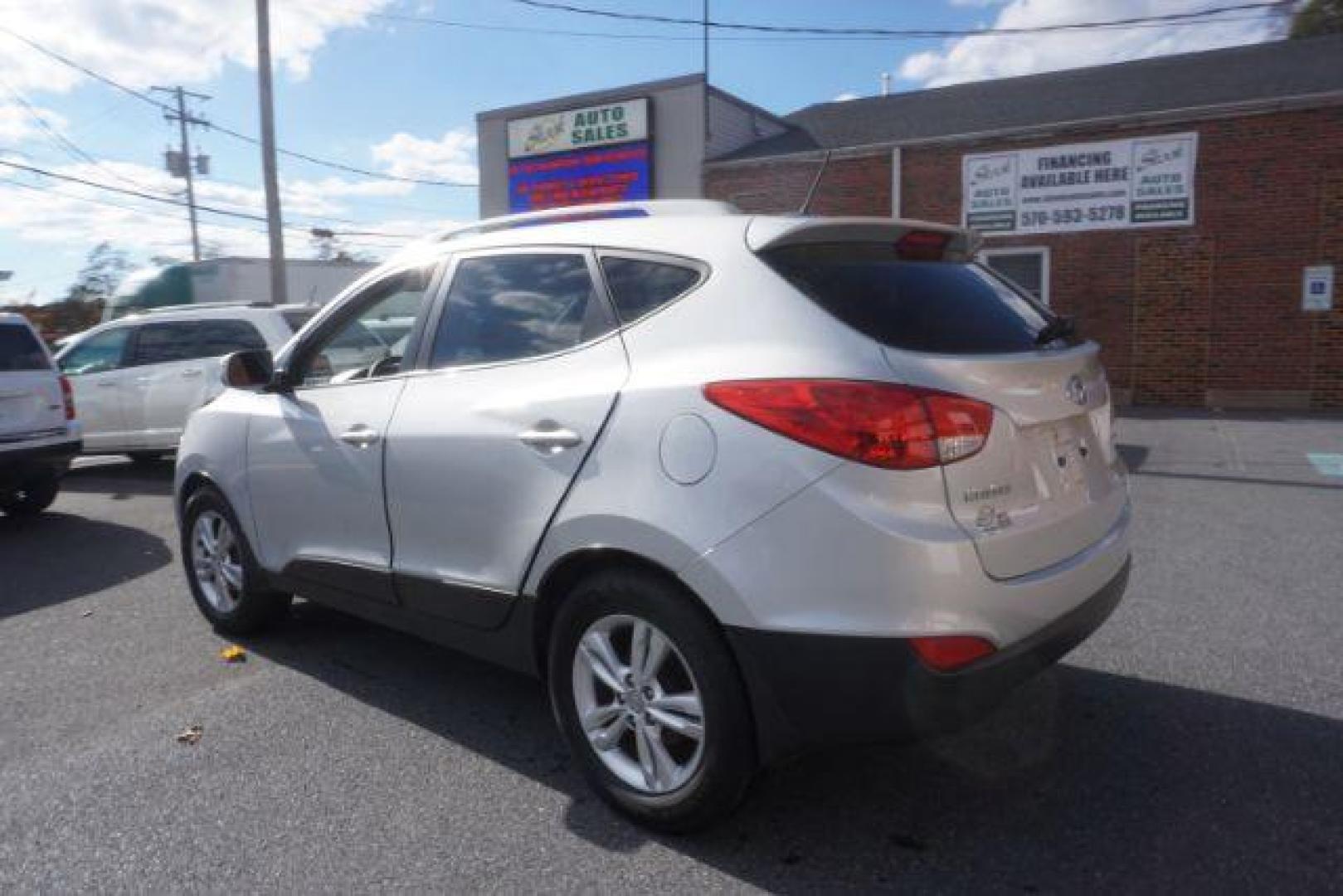 2013 Diamond Silver Metallic Hyundai Tucson GLS AWD (KM8JUCAC9DU) with an 2.4L L4 DOHC 16V engine, 6-Speed Automatic transmission, located at 312 Centre Ave, Schuylkill Haven, PA, 17972, (570) 593-5278, 40.638130, -76.177383 - Photo#11