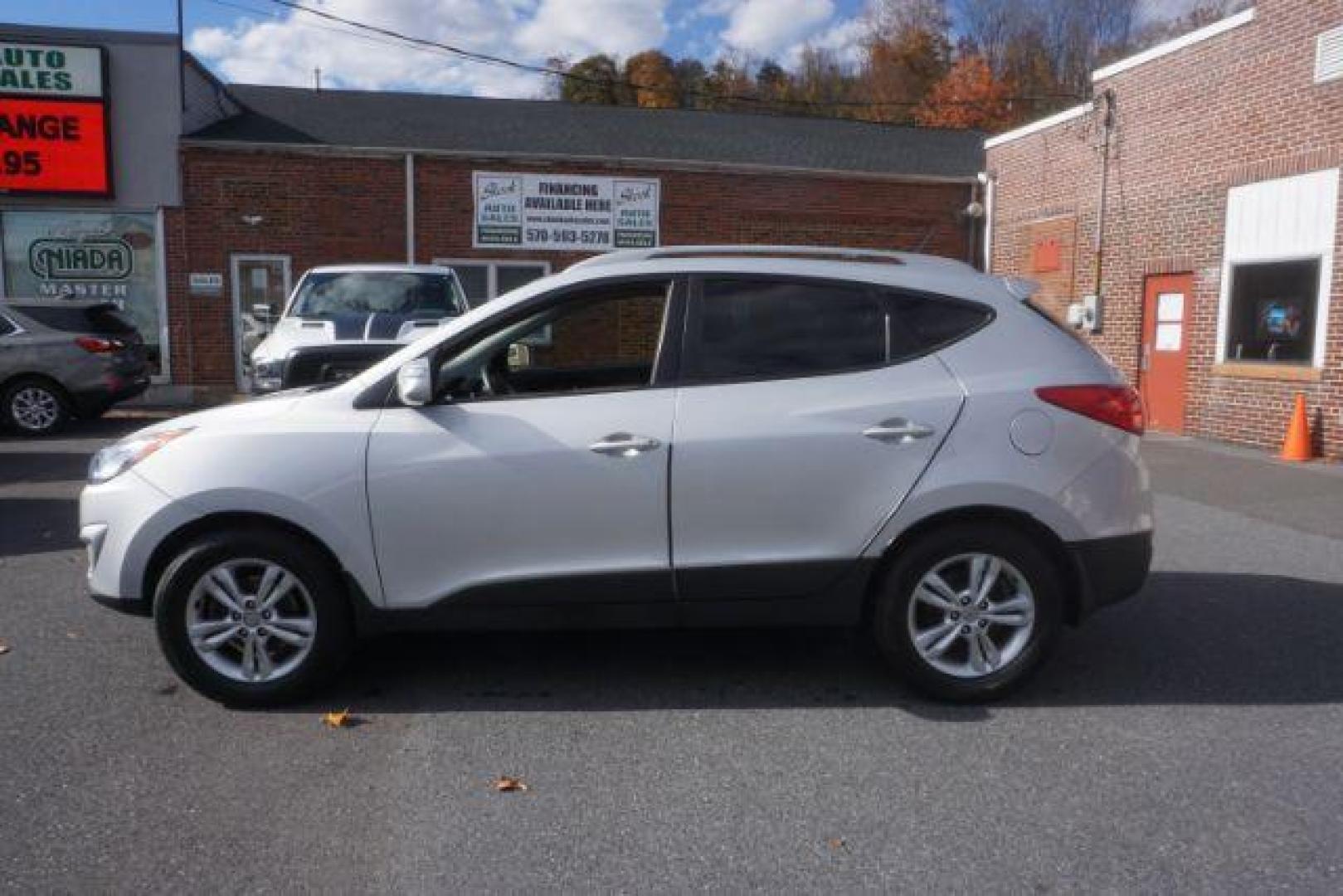 2013 Diamond Silver Metallic Hyundai Tucson GLS AWD (KM8JUCAC9DU) with an 2.4L L4 DOHC 16V engine, 6-Speed Automatic transmission, located at 312 Centre Ave, Schuylkill Haven, PA, 17972, (570) 593-5278, 40.638130, -76.177383 - Photo#14