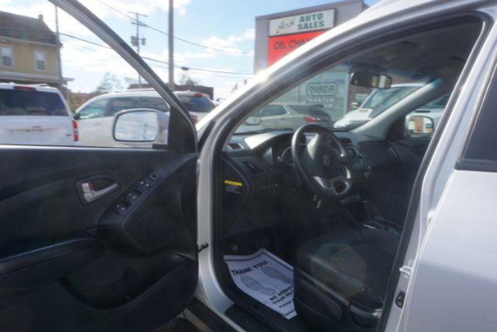 2013 Diamond Silver Metallic Hyundai Tucson GLS AWD (KM8JUCAC9DU) with an 2.4L L4 DOHC 16V engine, 6-Speed Automatic transmission, located at 312 Centre Ave, Schuylkill Haven, PA, 17972, (570) 593-5278, 40.638130, -76.177383 - Photo#17