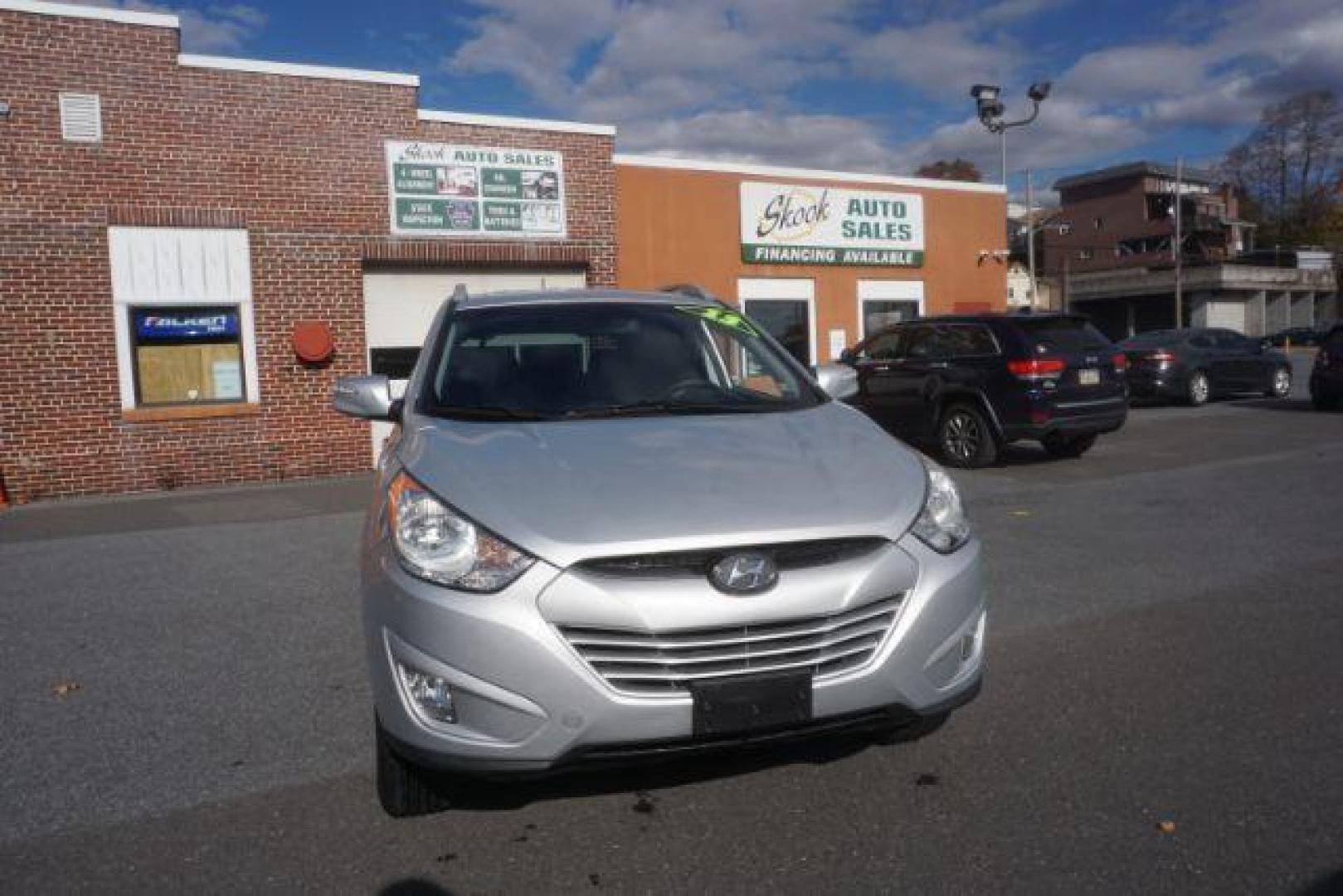 2013 Diamond Silver Metallic Hyundai Tucson GLS AWD (KM8JUCAC9DU) with an 2.4L L4 DOHC 16V engine, 6-Speed Automatic transmission, located at 312 Centre Ave, Schuylkill Haven, PA, 17972, (570) 593-5278, 40.638130, -76.177383 - Photo#4