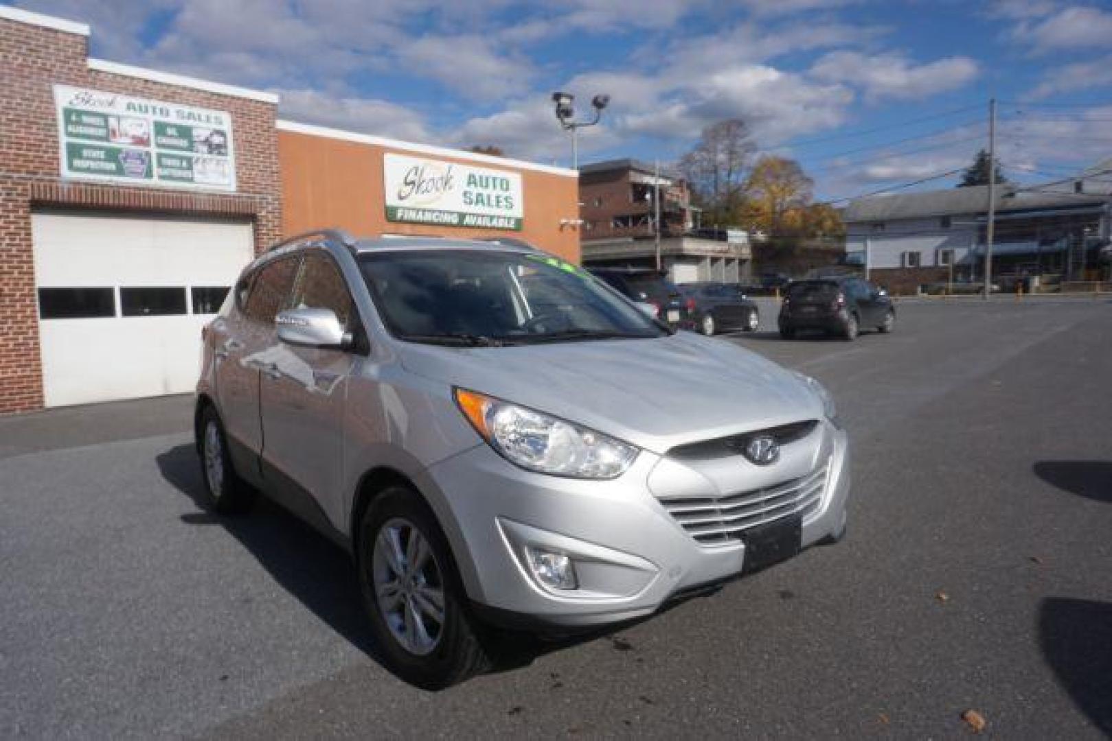 2013 Diamond Silver Metallic Hyundai Tucson GLS AWD (KM8JUCAC9DU) with an 2.4L L4 DOHC 16V engine, 6-Speed Automatic transmission, located at 312 Centre Ave, Schuylkill Haven, PA, 17972, (570) 593-5278, 40.638130, -76.177383 - Photo#5