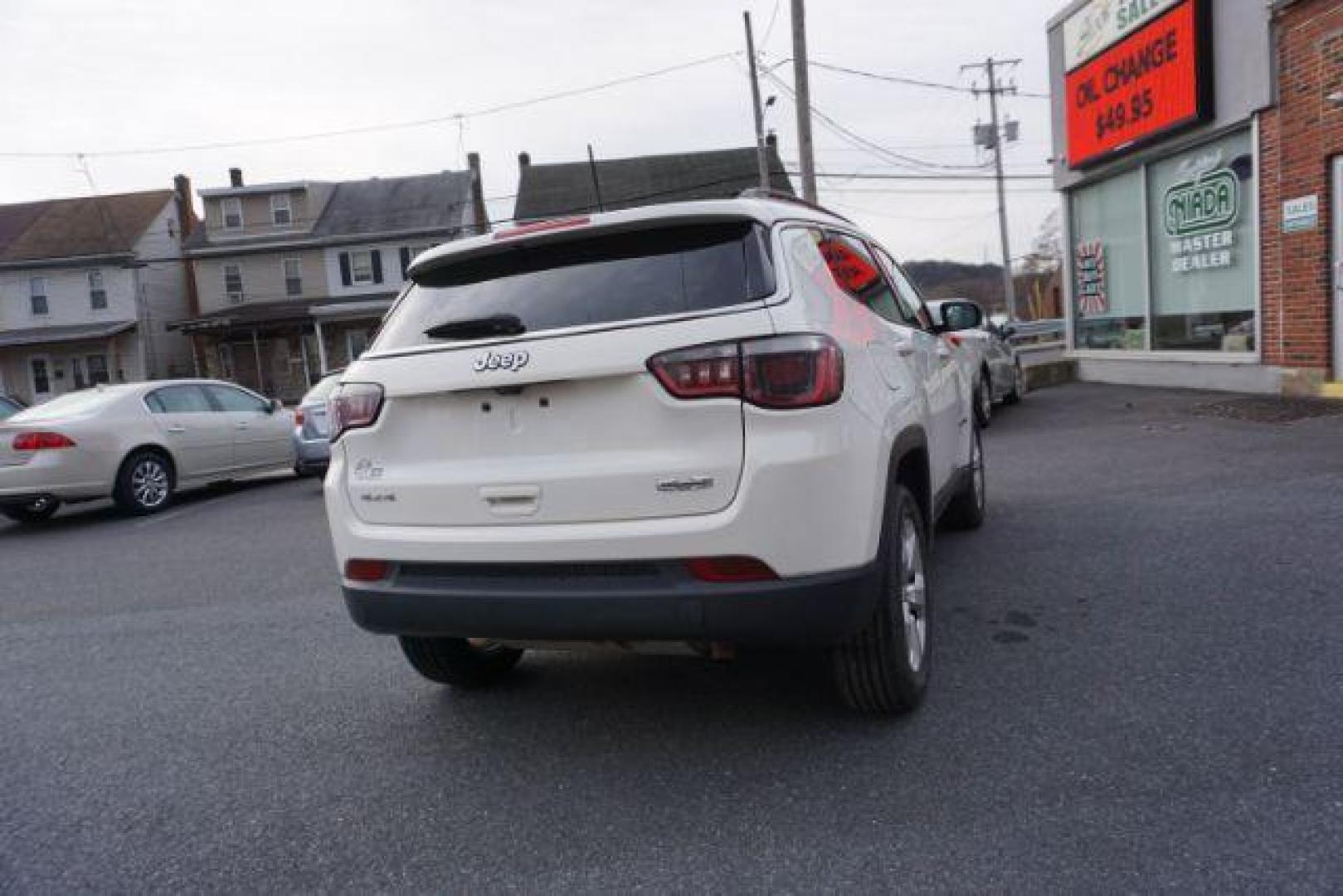 2018 White Clear Coat Jeep Compass Latitude 4WD (3C4NJDBB3JT) with an 2.4L L4 DOHC 16V engine, Continuously Variable Transmission transmission, located at 312 Centre Ave, Schuylkill Haven, PA, 17972, (570) 593-5278, 40.638130, -76.177383 - Photo#9