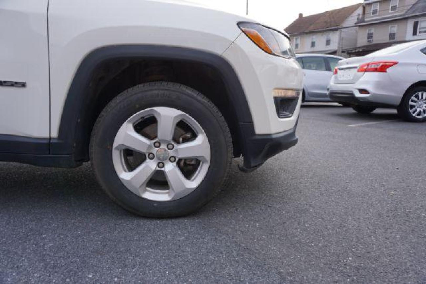 2018 White Clear Coat Jeep Compass Latitude 4WD (3C4NJDBB3JT) with an 2.4L L4 DOHC 16V engine, Continuously Variable Transmission transmission, located at 312 Centre Ave, Schuylkill Haven, PA, 17972, (570) 593-5278, 40.638130, -76.177383 - Photo#5