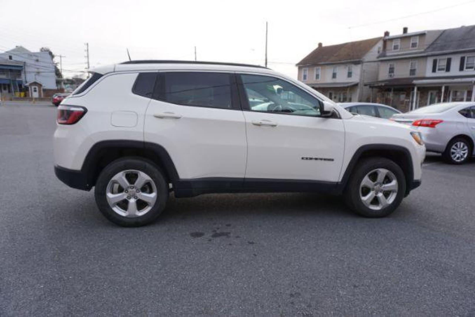 2018 White Clear Coat Jeep Compass Latitude 4WD (3C4NJDBB3JT) with an 2.4L L4 DOHC 16V engine, Continuously Variable Transmission transmission, located at 312 Centre Ave, Schuylkill Haven, PA, 17972, (570) 593-5278, 40.638130, -76.177383 - Photo#7