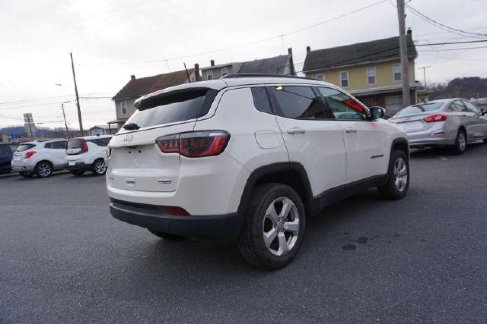 2018 White Clear Coat Jeep Compass Latitude 4WD (3C4NJDBB3JT) with an 2.4L L4 DOHC 16V engine, Continuously Variable Transmission transmission, located at 312 Centre Ave, Schuylkill Haven, PA, 17972, (570) 593-5278, 40.638130, -76.177383 - Photo#8