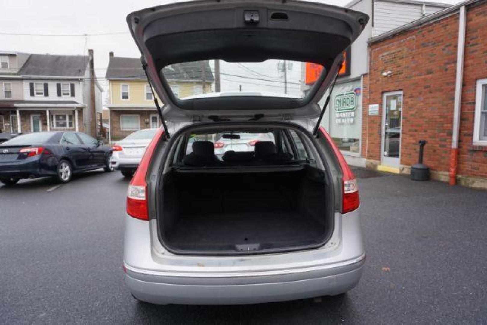 2010 Quicksilver Metallic Hyundai Elantra Touring SE Automatic (KMHDC8AE2AU) with an 2.0L L4 DOHC 16V engine, 4-Speed Automatic transmission, located at 312 Centre Ave, Schuylkill Haven, PA, 17972, (570) 593-5278, 40.638130, -76.177383 - Photo#37