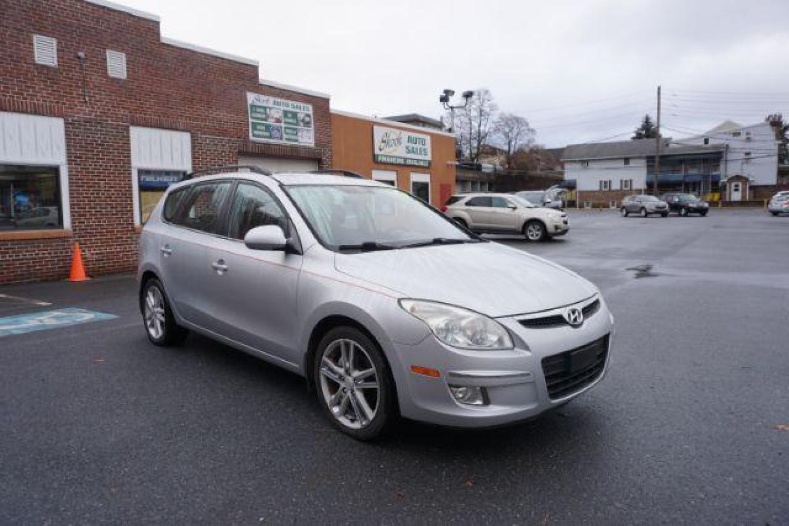 2010 Quicksilver Metallic Hyundai Elantra Touring SE Automatic (KMHDC8AE2AU) with an 2.0L L4 DOHC 16V engine, 4-Speed Automatic transmission, located at 312 Centre Ave, Schuylkill Haven, PA, 17972, (570) 593-5278, 40.638130, -76.177383 - Photo#3