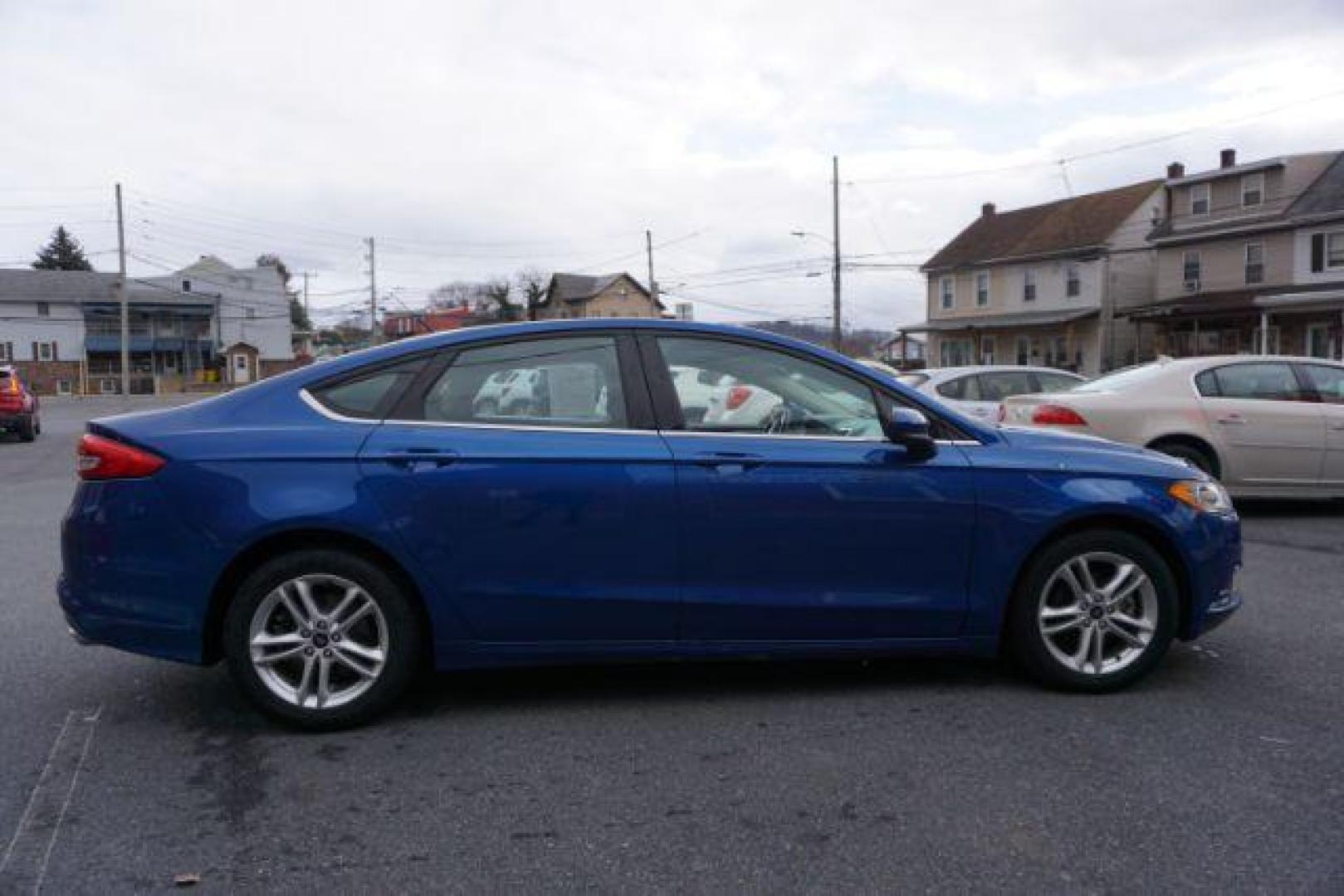 2018 Blue Metallic Ford Fusion SE (3FA6P0H73JR) with an 2.5L L4 DOHC 16V engine, 6-Speed Automatic transmission, located at 312 Centre Ave, Schuylkill Haven, PA, 17972, (570) 593-5278, 40.638130, -76.177383 - Photo#8