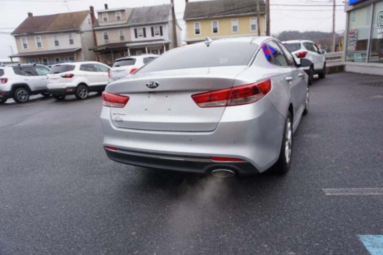 2018 Silky Silver /Black Cloth, cloth Kia Optima LX (5XXGT4L3XJG) with an 2.4L L4 DOHC 16V engine, 6-Speed Automatic transmission, located at 312 Centre Ave, Schuylkill Haven, PA, 17972, (570) 593-5278, 40.638130, -76.177383 - blind spot monitor, rear parking sensors - Photo#10