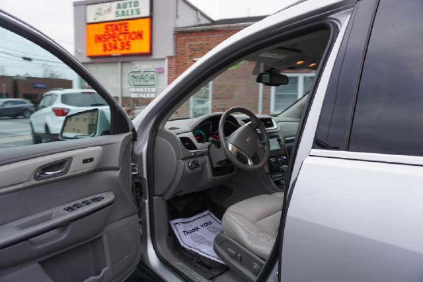 2017 Silver Ice Metallic /Ebony, premium leather Chevrolet Traverse Premier AWD (1GNKVJKD2HJ) with an 3.6L V6 DOHC 24V engine, 6-Speed Automatic transmission, located at 312 Centre Ave, Schuylkill Haven, PA, 17972, (570) 593-5278, 40.638130, -76.177383 - automatic climate control, blind spot monitor, navigation, rear parking sensors, univ garage door opener, aluminum/alloy wheels, leather seats, luggage rack, power driver's seat, power passenger seat, rear bucket seats, towing/camper pkg, driver's seat memory, heated front seats, Bose Premium Stereo - Photo#17