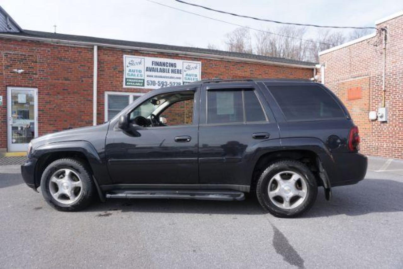 2009 Black Chevrolet TrailBlazer LT1 4WD (1GNDT33S392) with an 4.2L L6 DOHC 24V engine, 4-Speed Automatic transmission, located at 312 Centre Ave, Schuylkill Haven, PA, 17972, (570) 593-5278, 40.638130, -76.177383 - Photo#16