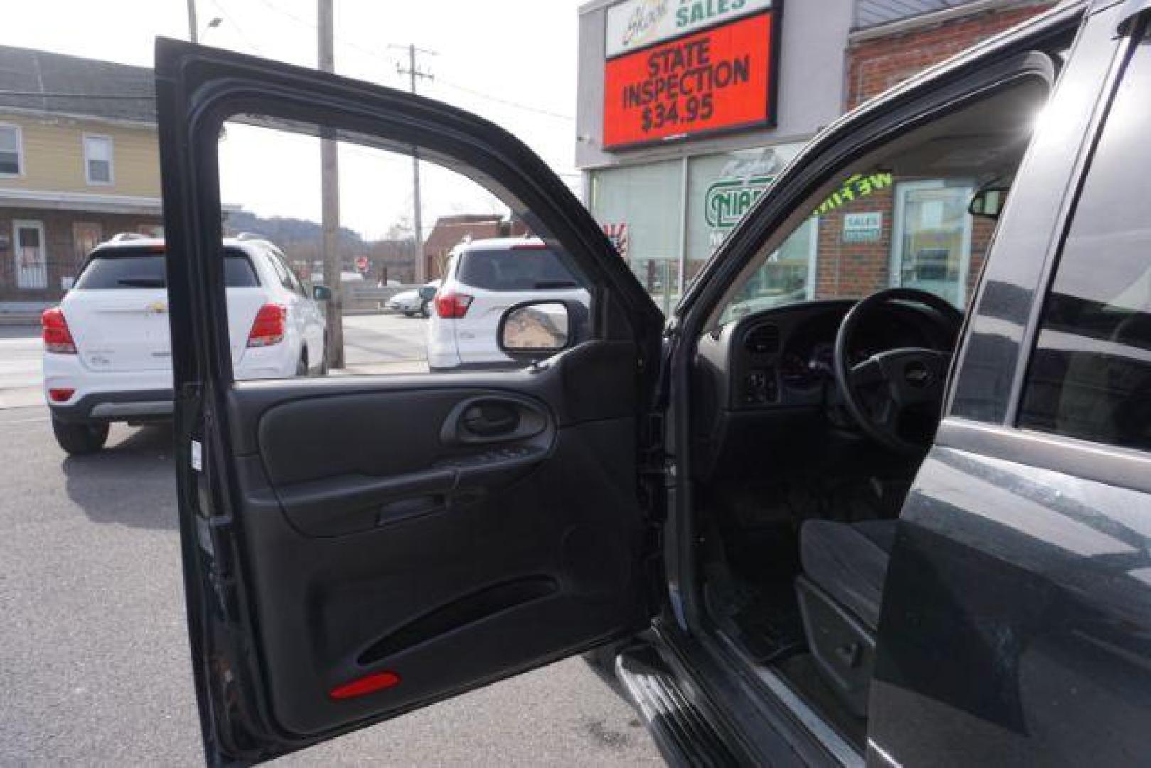 2009 Black Chevrolet TrailBlazer LT1 4WD (1GNDT33S392) with an 4.2L L6 DOHC 24V engine, 4-Speed Automatic transmission, located at 312 Centre Ave, Schuylkill Haven, PA, 17972, (570) 593-5278, 40.638130, -76.177383 - Photo#17