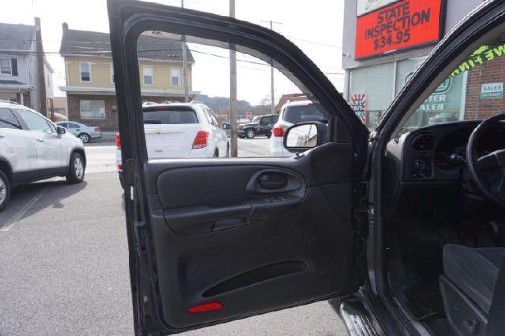 2009 Black Chevrolet TrailBlazer LT1 4WD (1GNDT33S392) with an 4.2L L6 DOHC 24V engine, 4-Speed Automatic transmission, located at 312 Centre Ave, Schuylkill Haven, PA, 17972, (570) 593-5278, 40.638130, -76.177383 - Photo#18