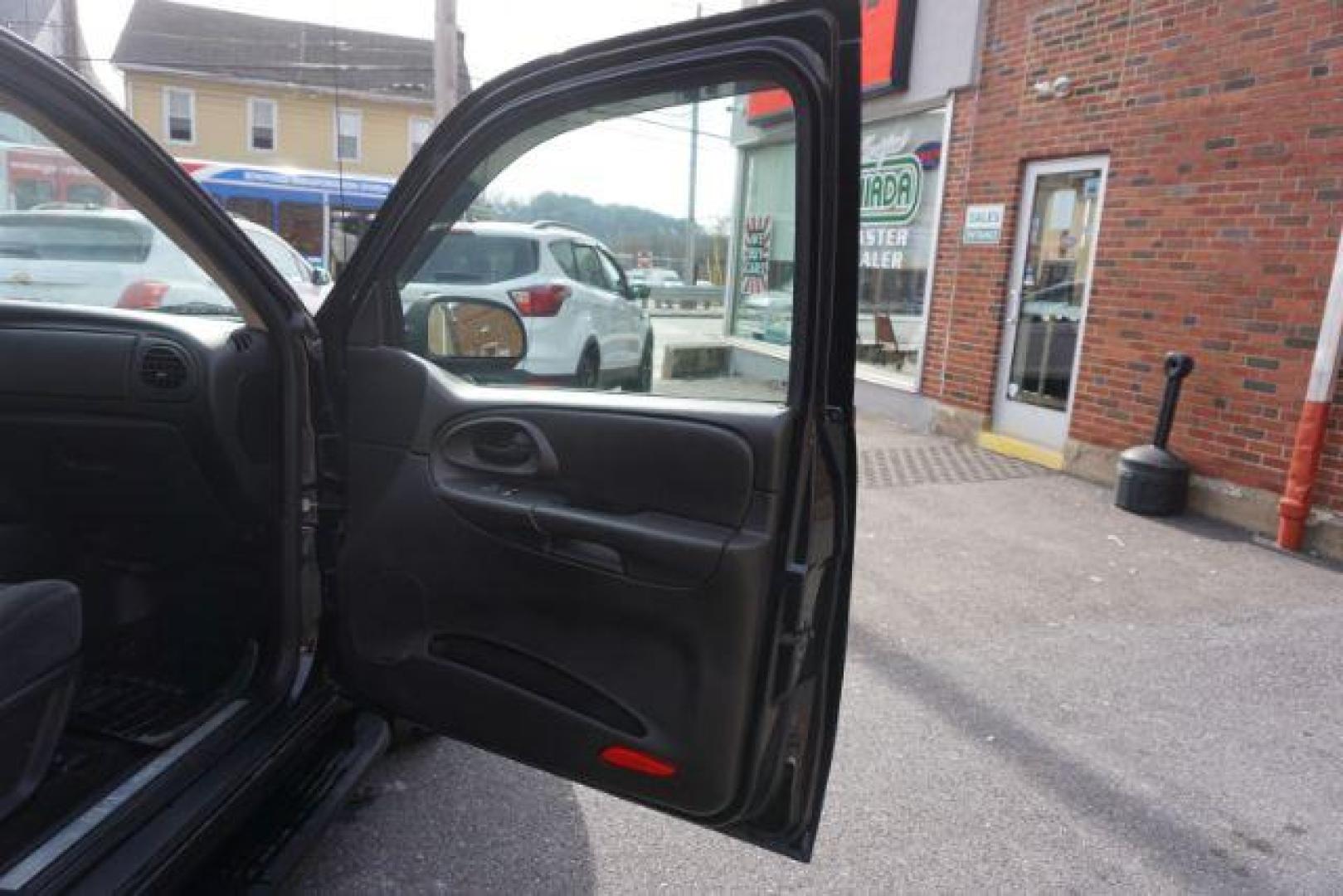 2009 Black Chevrolet TrailBlazer LT1 4WD (1GNDT33S392) with an 4.2L L6 DOHC 24V engine, 4-Speed Automatic transmission, located at 312 Centre Ave, Schuylkill Haven, PA, 17972, (570) 593-5278, 40.638130, -76.177383 - Photo#51