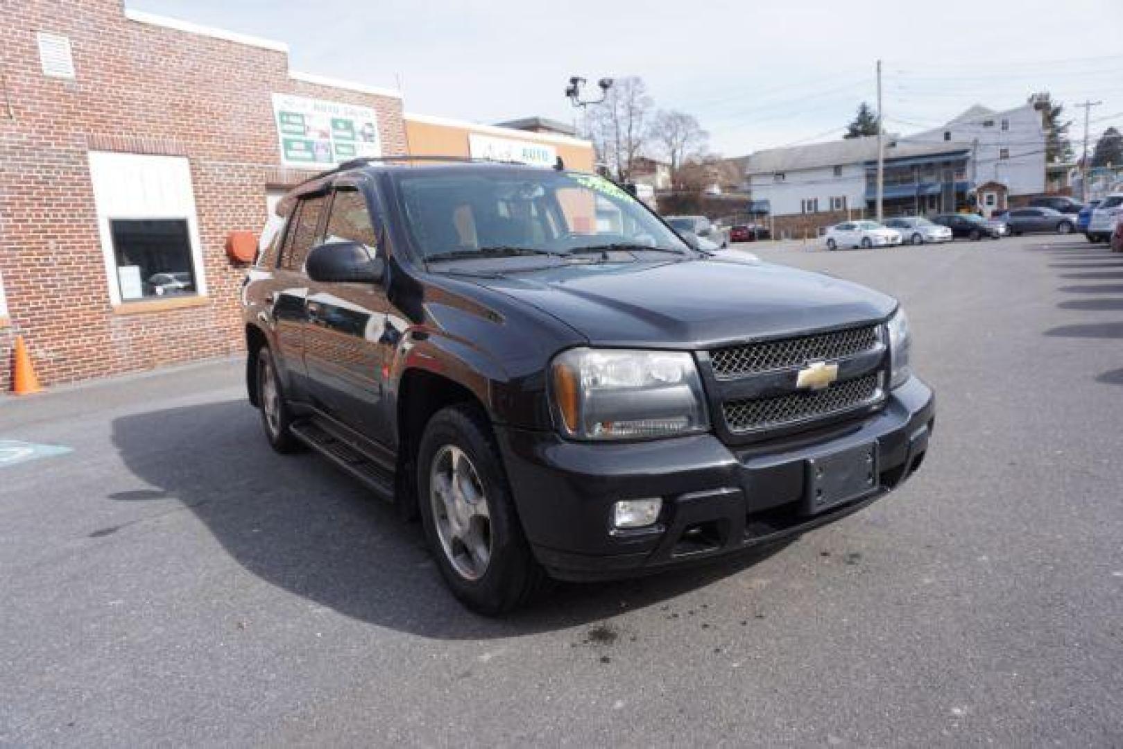 2009 Black Chevrolet TrailBlazer LT1 4WD (1GNDT33S392) with an 4.2L L6 DOHC 24V engine, 4-Speed Automatic transmission, located at 312 Centre Ave, Schuylkill Haven, PA, 17972, (570) 593-5278, 40.638130, -76.177383 - Photo#5