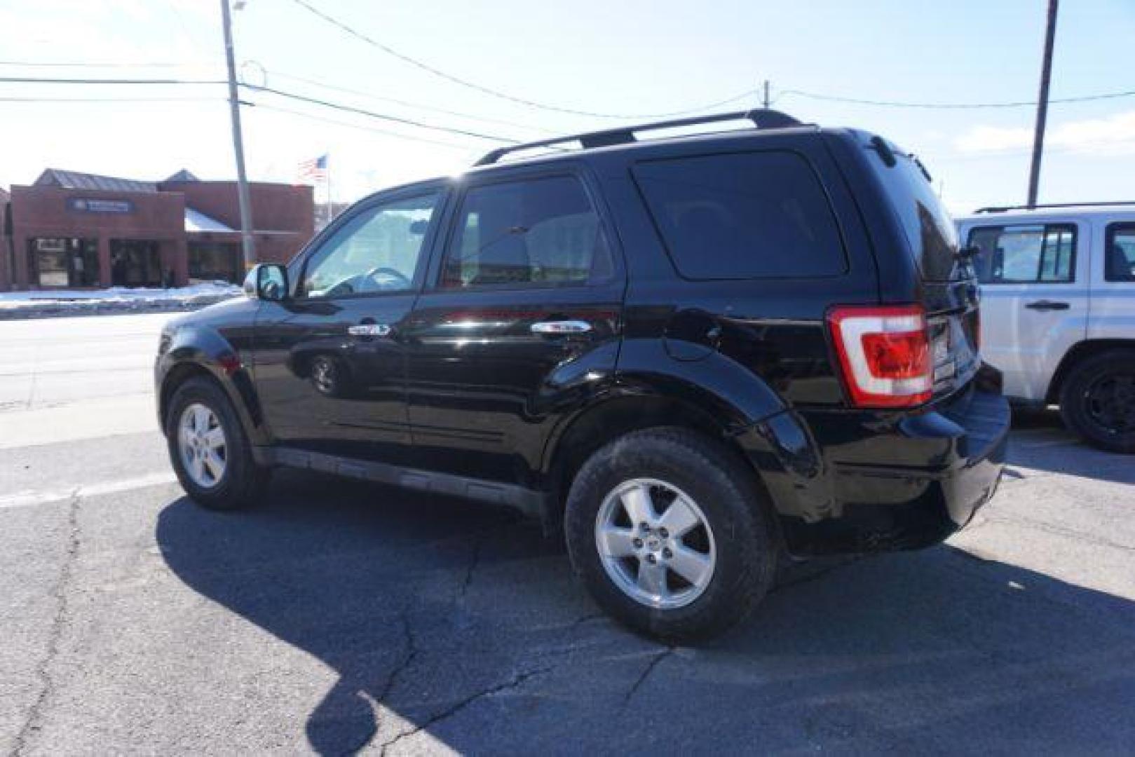 2014 White Platinum Tricoat /Medium Light Stone Ford Escape SE 4WD (1FMCU9GX4EU) with an 1.6L L4 DOHC 16V engine, 6-Speed Automatic transmission, located at 312 Centre Ave, Schuylkill Haven, PA, 17972, (570) 593-5278, 40.638130, -76.177383 - Photo#4