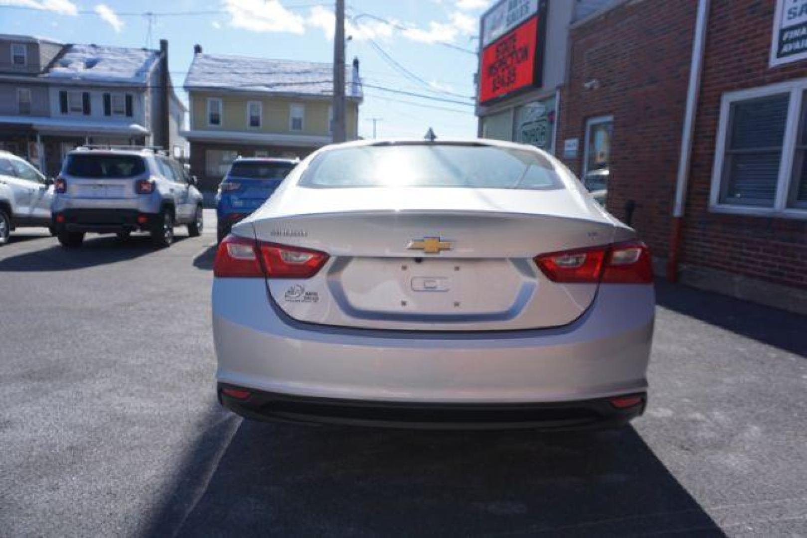 2018 Silver Ice Metallic /Dark Atmosphere/Medium Ash Gray, premium cloth Chevrolet Malibu LT (1G1ZD5ST9JF) with an 1.5L L4 DOHC 16V engine, 6-Speed Automatic transmission, located at 312 Centre Ave, Schuylkill Haven, PA, 17972, (570) 593-5278, 40.638130, -76.177383 - aluminum/alloy wheels, blind spot monitor, rear parking sensors, remote engine starter - Photo#12