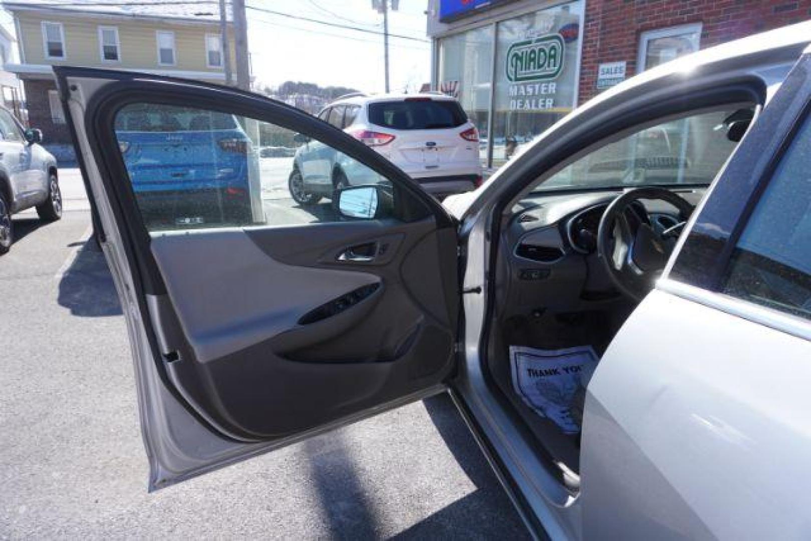 2018 Silver Ice Metallic /Dark Atmosphere/Medium Ash Gray, premium cloth Chevrolet Malibu LT (1G1ZD5ST9JF) with an 1.5L L4 DOHC 16V engine, 6-Speed Automatic transmission, located at 312 Centre Ave, Schuylkill Haven, PA, 17972, (570) 593-5278, 40.638130, -76.177383 - aluminum/alloy wheels, blind spot monitor, rear parking sensors, remote engine starter - Photo#15