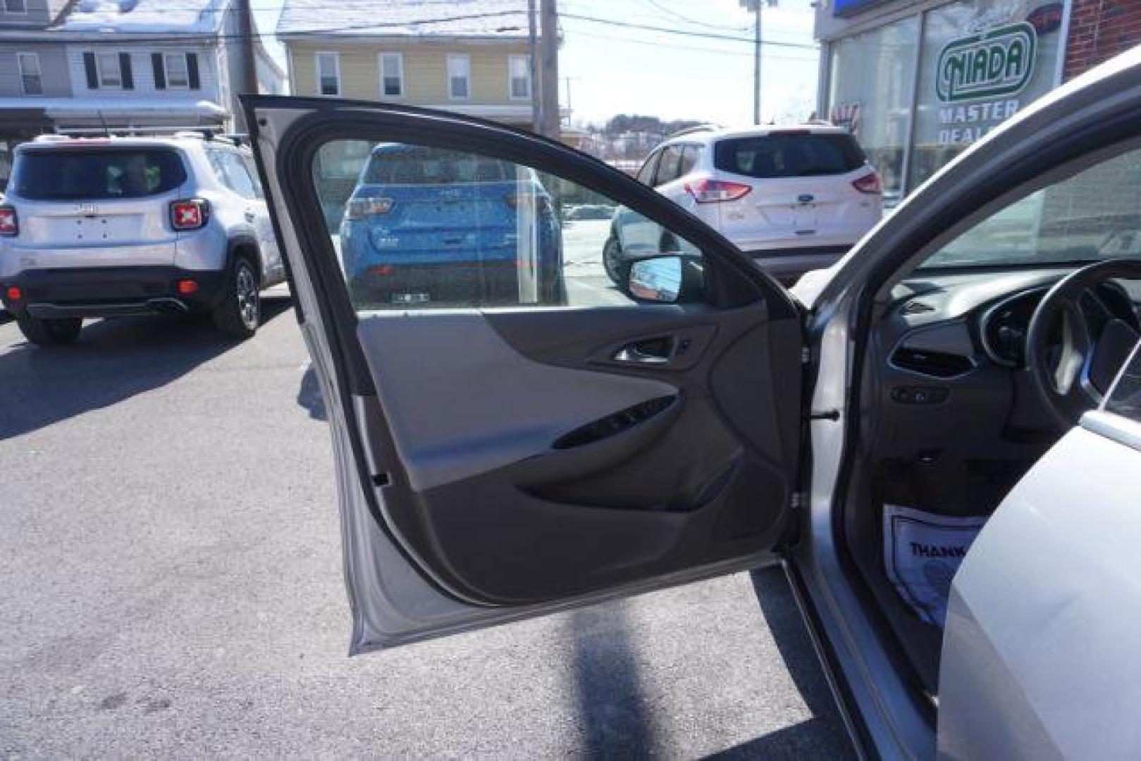 2018 Silver Ice Metallic /Dark Atmosphere/Medium Ash Gray, premium cloth Chevrolet Malibu LT (1G1ZD5ST9JF) with an 1.5L L4 DOHC 16V engine, 6-Speed Automatic transmission, located at 312 Centre Ave, Schuylkill Haven, PA, 17972, (570) 593-5278, 40.638130, -76.177383 - aluminum/alloy wheels, blind spot monitor, rear parking sensors, remote engine starter - Photo#16