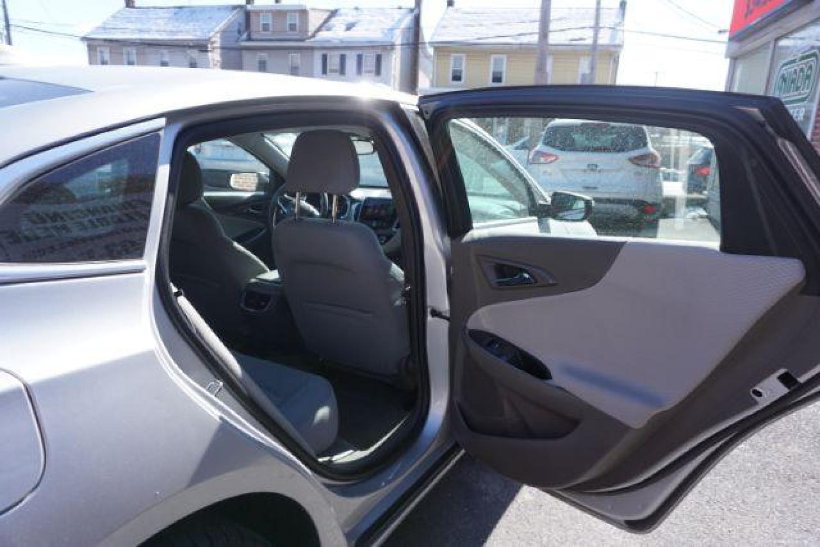 2018 Silver Ice Metallic /Dark Atmosphere/Medium Ash Gray, premium cloth Chevrolet Malibu LT (1G1ZD5ST9JF) with an 1.5L L4 DOHC 16V engine, 6-Speed Automatic transmission, located at 312 Centre Ave, Schuylkill Haven, PA, 17972, (570) 593-5278, 40.638130, -76.177383 - aluminum/alloy wheels, blind spot monitor, rear parking sensors, remote engine starter - Photo#39