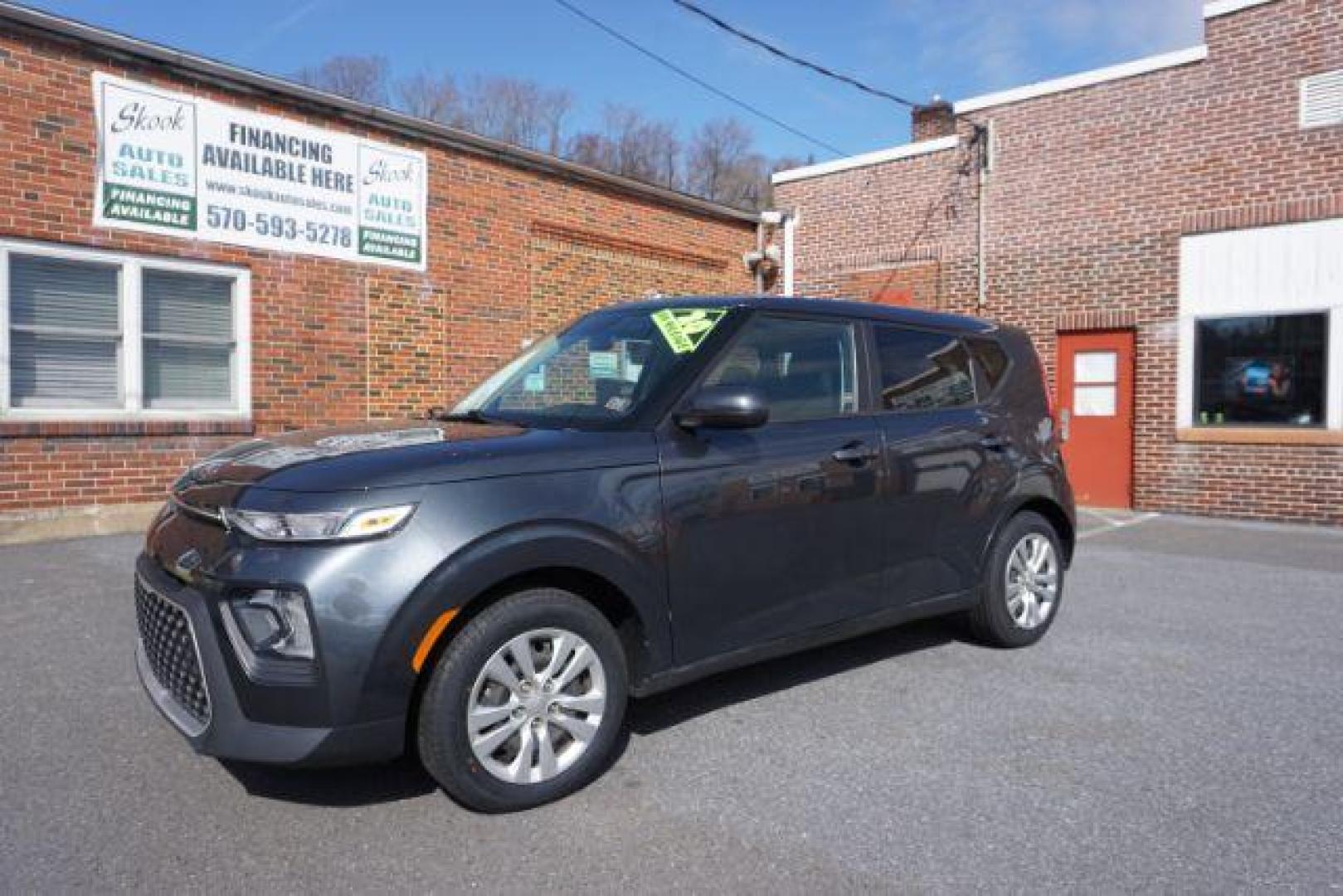 2020 Gravity Gray /Black Woven Cloth, cloth Kia Soul LX CVT (KNDJ23AU9L7) with an 2.0L L4 DOHC 16V engine, Continuously Variable Transmission transmission, located at 312 Centre Ave, Schuylkill Haven, PA, 17972, (570) 593-5278, 40.638130, -76.177383 - aluminum/alloy wheels - Photo#4