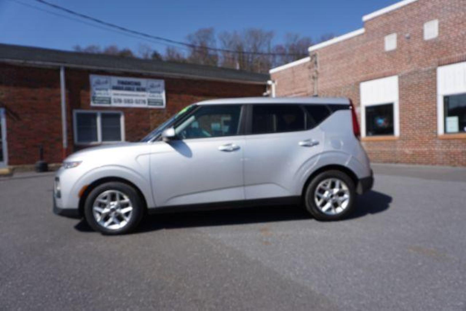 2021 Sparkling Silver Kia Soul S (KNDJ23AU7M7) with an 2.0L L4 DOHC 16V engine, Continuously Variable Transmission transmission, located at 312 Centre Ave, Schuylkill Haven, PA, 17972, (570) 593-5278, 40.638130, -76.177383 - Photo#0