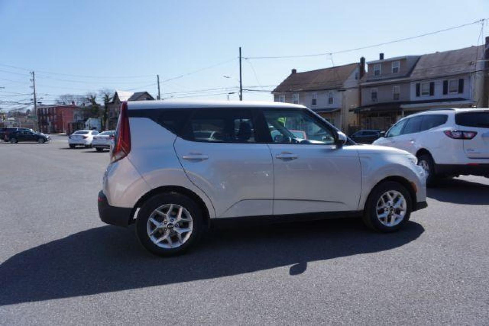 2021 Sparkling Silver Kia Soul S (KNDJ23AU7M7) with an 2.0L L4 DOHC 16V engine, Continuously Variable Transmission transmission, located at 312 Centre Ave, Schuylkill Haven, PA, 17972, (570) 593-5278, 40.638130, -76.177383 - Photo#9