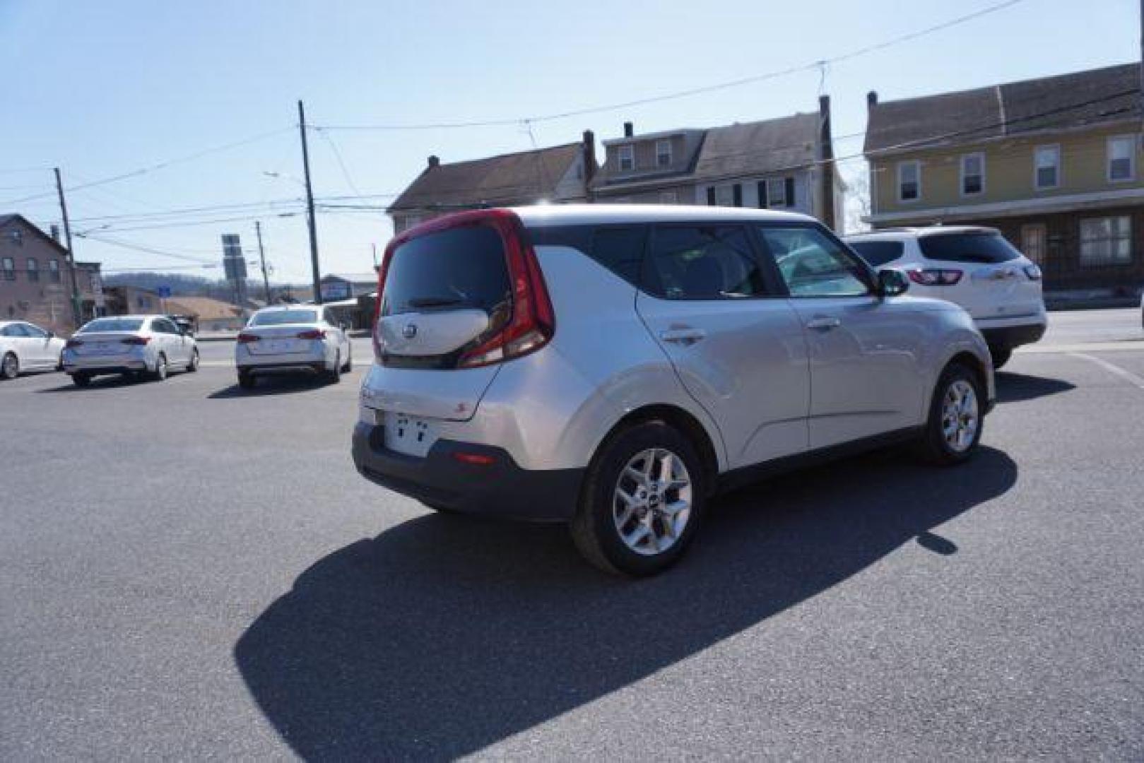 2021 Sparkling Silver Kia Soul S (KNDJ23AU7M7) with an 2.0L L4 DOHC 16V engine, Continuously Variable Transmission transmission, located at 312 Centre Ave, Schuylkill Haven, PA, 17972, (570) 593-5278, 40.638130, -76.177383 - Photo#10