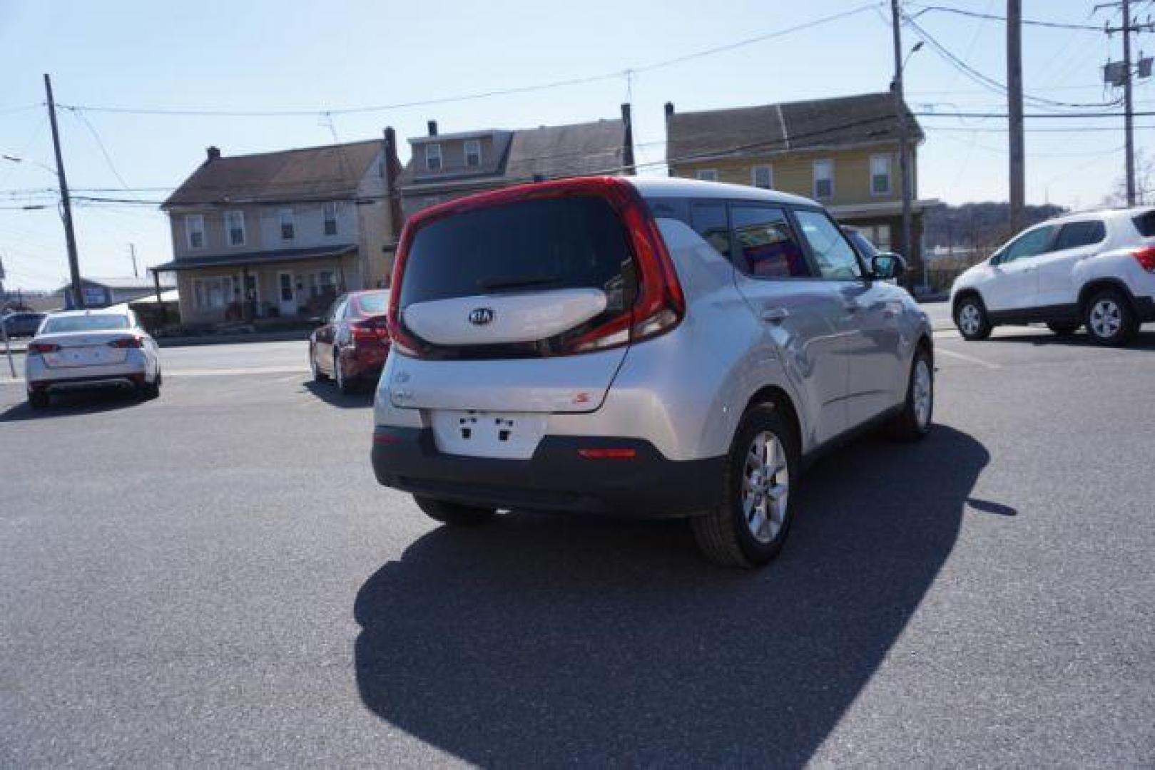 2021 Sparkling Silver Kia Soul S (KNDJ23AU7M7) with an 2.0L L4 DOHC 16V engine, Continuously Variable Transmission transmission, located at 312 Centre Ave, Schuylkill Haven, PA, 17972, (570) 593-5278, 40.638130, -76.177383 - Photo#11