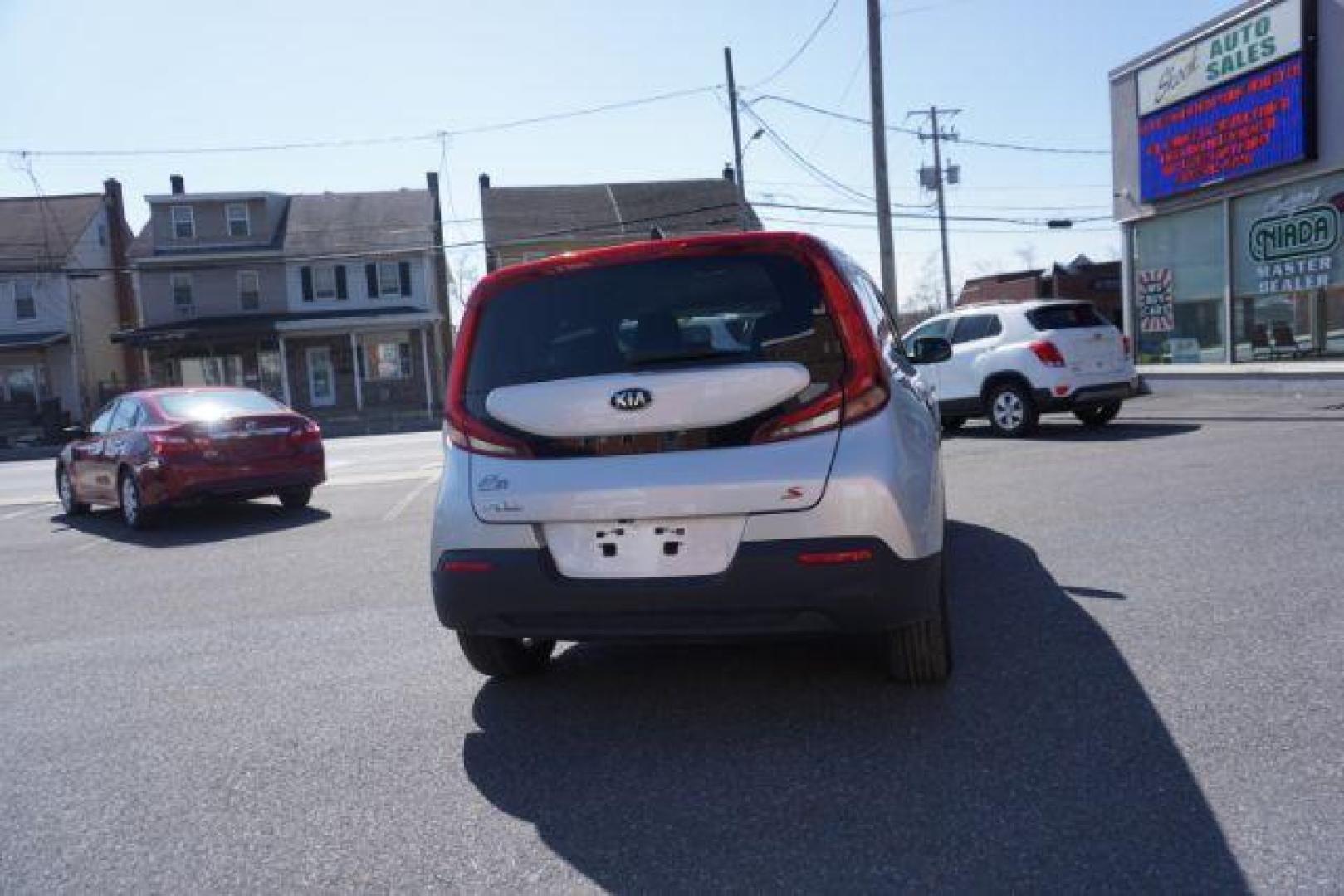 2021 Sparkling Silver Kia Soul S (KNDJ23AU7M7) with an 2.0L L4 DOHC 16V engine, Continuously Variable Transmission transmission, located at 312 Centre Ave, Schuylkill Haven, PA, 17972, (570) 593-5278, 40.638130, -76.177383 - Photo#12