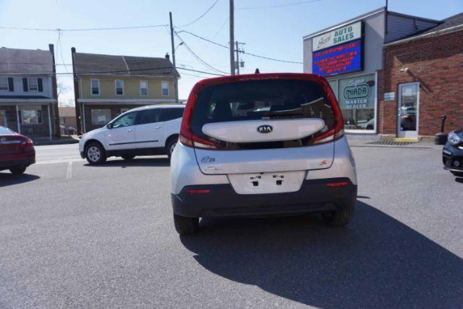 2021 Sparkling Silver Kia Soul S (KNDJ23AU7M7) with an 2.0L L4 DOHC 16V engine, Continuously Variable Transmission transmission, located at 312 Centre Ave, Schuylkill Haven, PA, 17972, (570) 593-5278, 40.638130, -76.177383 - Photo#13