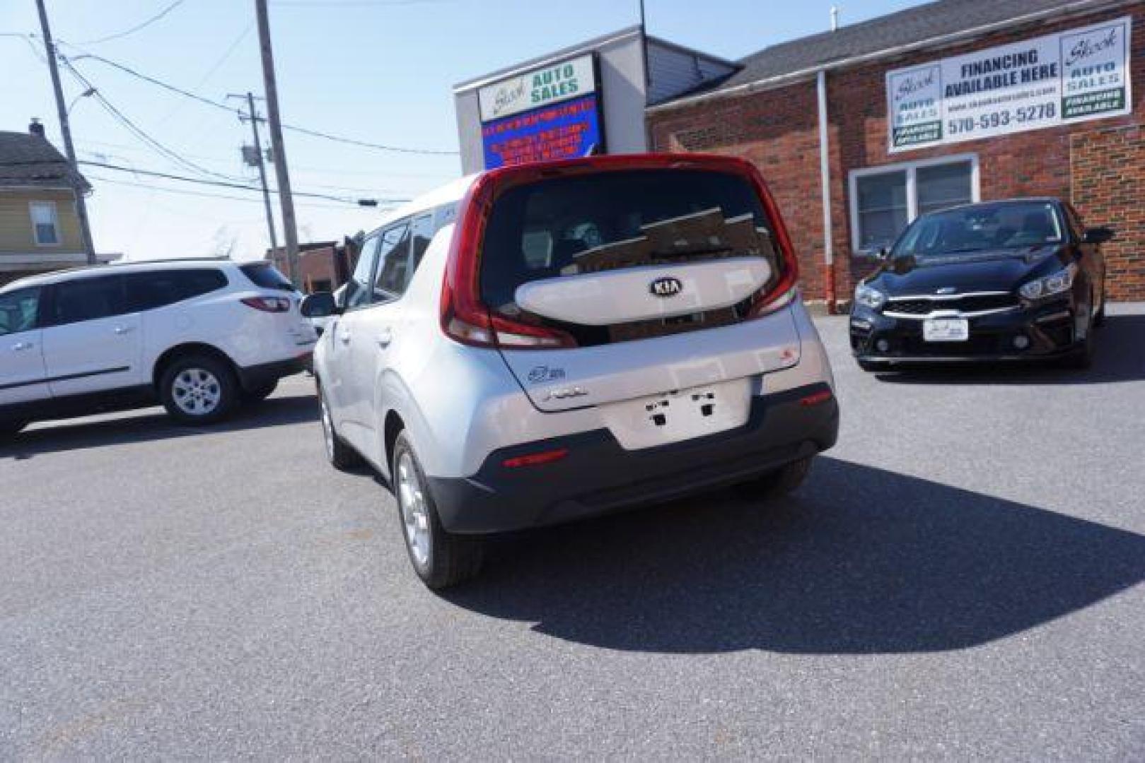 2021 Sparkling Silver Kia Soul S (KNDJ23AU7M7) with an 2.0L L4 DOHC 16V engine, Continuously Variable Transmission transmission, located at 312 Centre Ave, Schuylkill Haven, PA, 17972, (570) 593-5278, 40.638130, -76.177383 - Photo#14