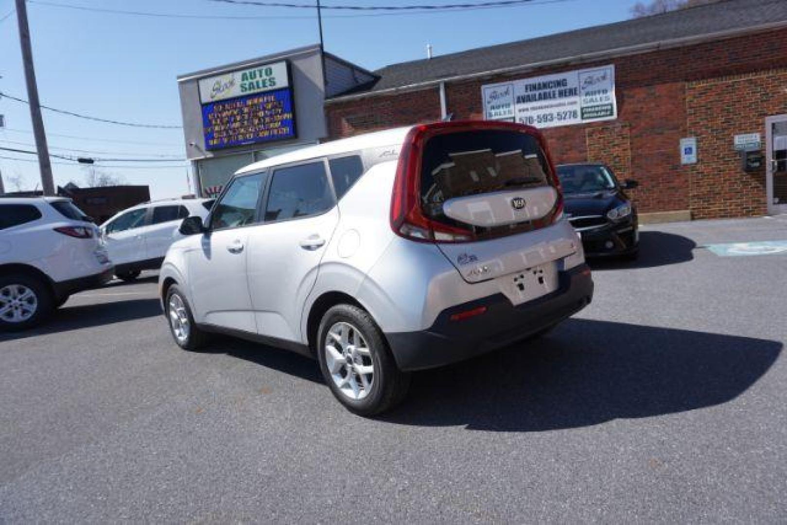 2021 Sparkling Silver Kia Soul S (KNDJ23AU7M7) with an 2.0L L4 DOHC 16V engine, Continuously Variable Transmission transmission, located at 312 Centre Ave, Schuylkill Haven, PA, 17972, (570) 593-5278, 40.638130, -76.177383 - Photo#15