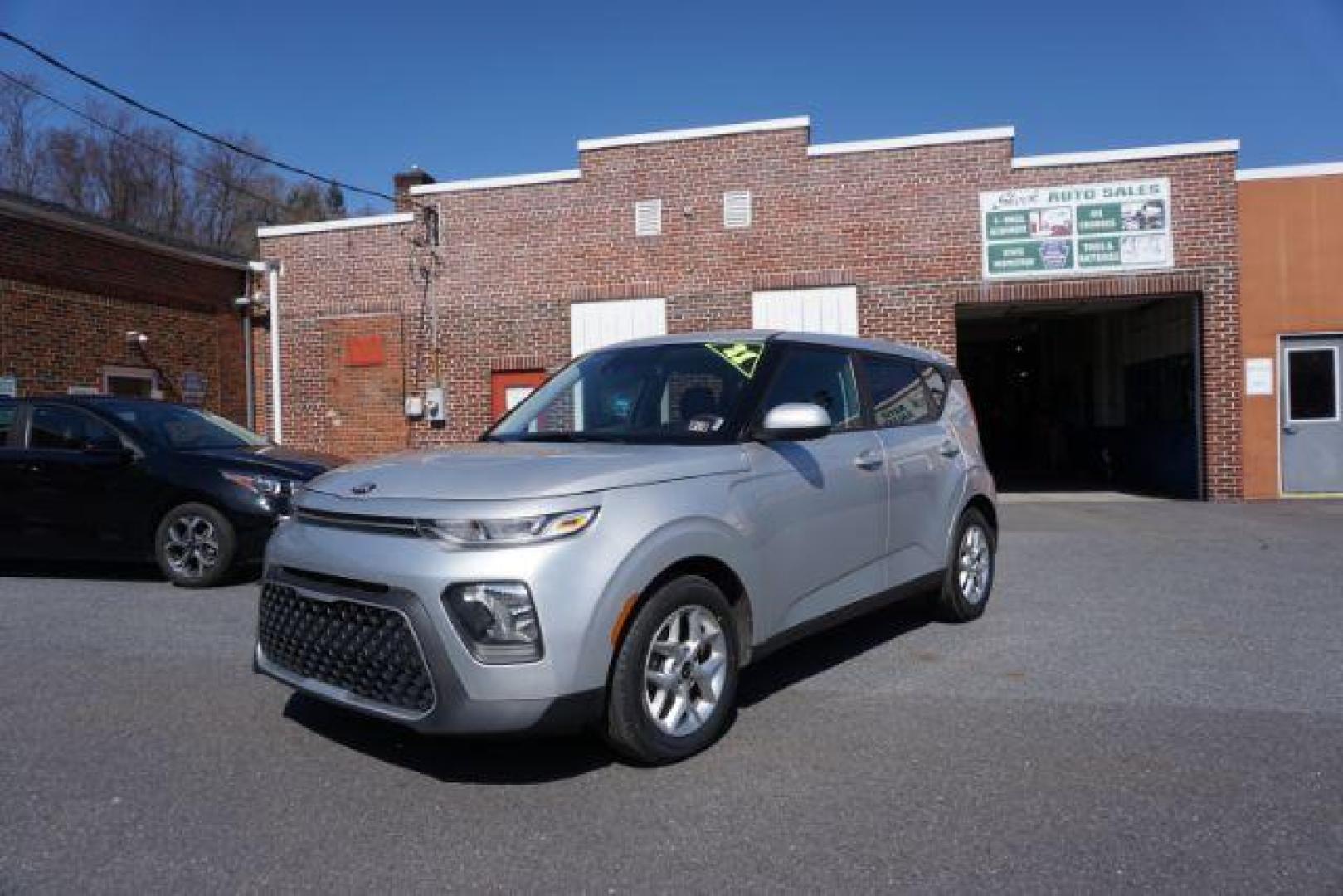 2021 Sparkling Silver Kia Soul S (KNDJ23AU7M7) with an 2.0L L4 DOHC 16V engine, Continuously Variable Transmission transmission, located at 312 Centre Ave, Schuylkill Haven, PA, 17972, (570) 593-5278, 40.638130, -76.177383 - Photo#1