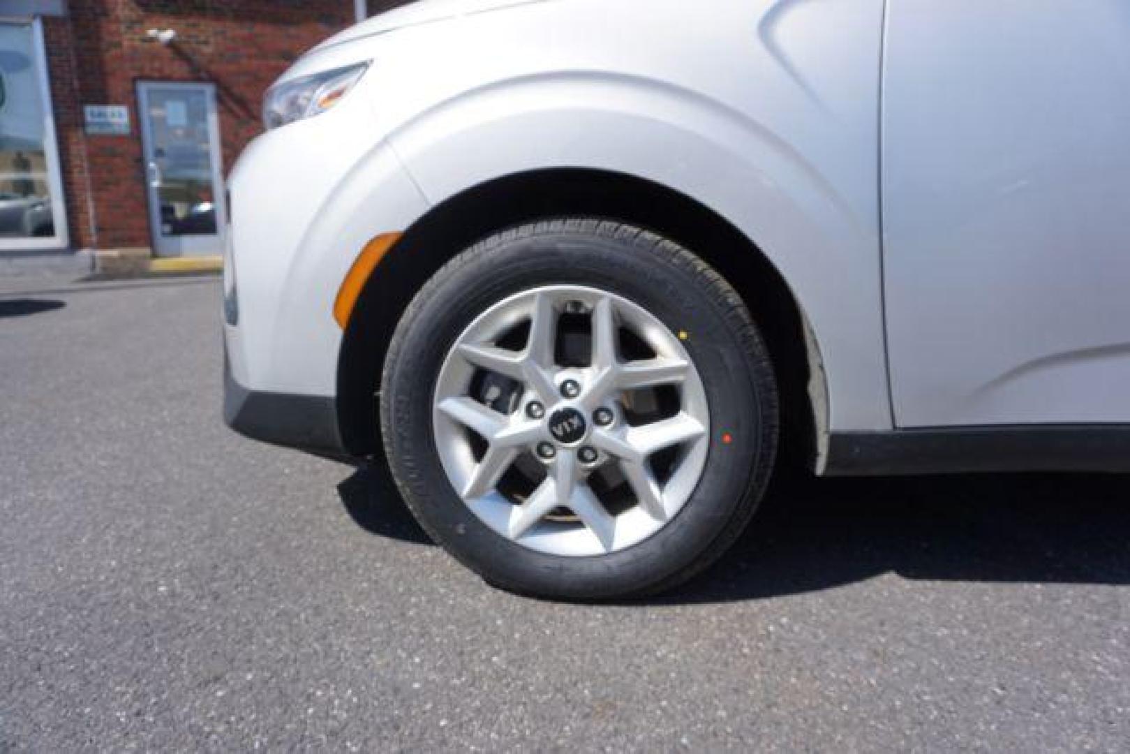 2021 Sparkling Silver Kia Soul S (KNDJ23AU7M7) with an 2.0L L4 DOHC 16V engine, Continuously Variable Transmission transmission, located at 312 Centre Ave, Schuylkill Haven, PA, 17972, (570) 593-5278, 40.638130, -76.177383 - Photo#2