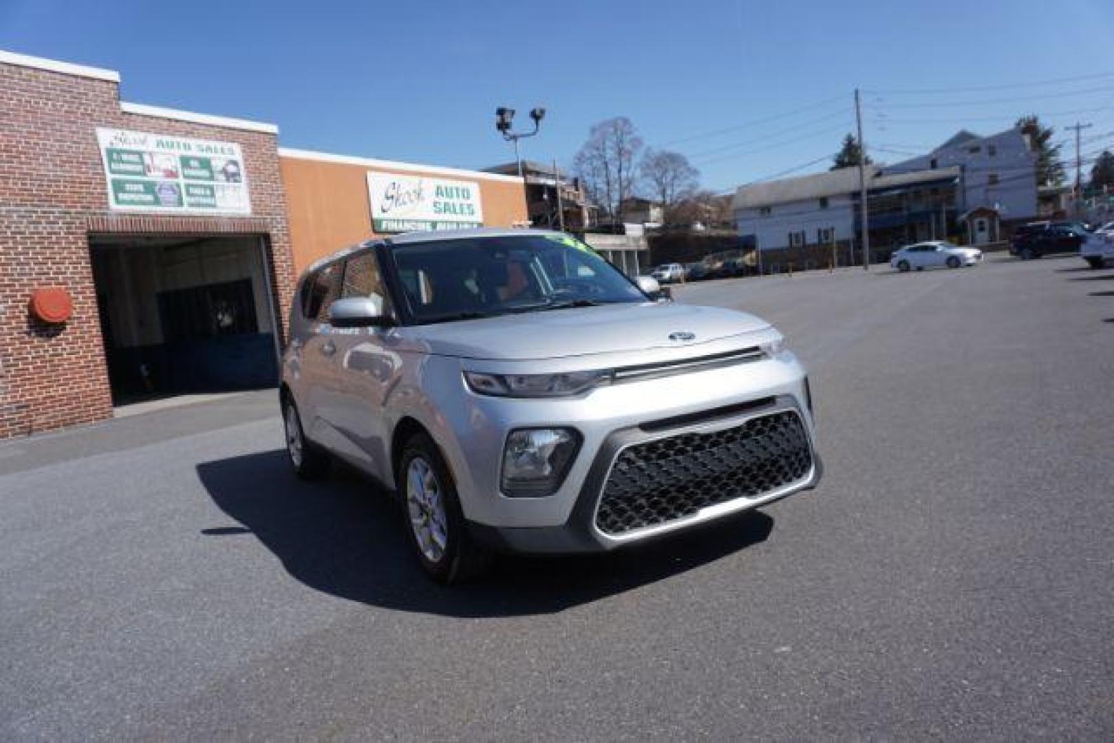 2021 Sparkling Silver Kia Soul S (KNDJ23AU7M7) with an 2.0L L4 DOHC 16V engine, Continuously Variable Transmission transmission, located at 312 Centre Ave, Schuylkill Haven, PA, 17972, (570) 593-5278, 40.638130, -76.177383 - Photo#5