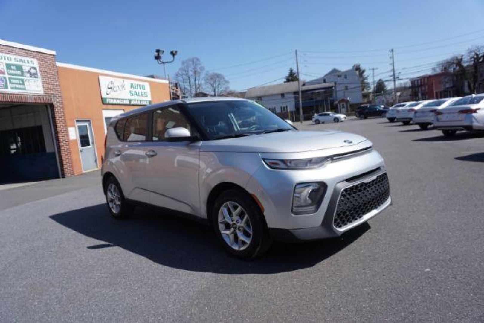 2021 Sparkling Silver Kia Soul S (KNDJ23AU7M7) with an 2.0L L4 DOHC 16V engine, Continuously Variable Transmission transmission, located at 312 Centre Ave, Schuylkill Haven, PA, 17972, (570) 593-5278, 40.638130, -76.177383 - Photo#6