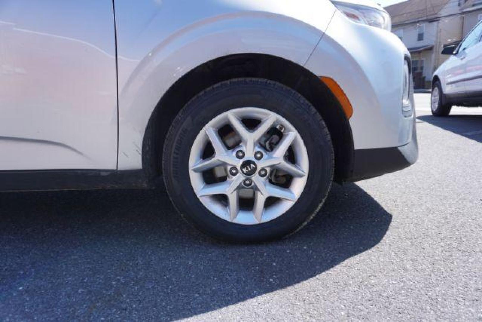 2021 Sparkling Silver Kia Soul S (KNDJ23AU7M7) with an 2.0L L4 DOHC 16V engine, Continuously Variable Transmission transmission, located at 312 Centre Ave, Schuylkill Haven, PA, 17972, (570) 593-5278, 40.638130, -76.177383 - Photo#7