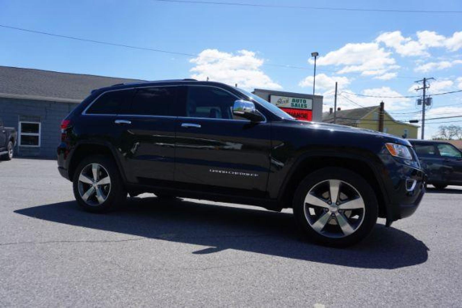 2014 Black Forest Green PC Jeep Grand Cherokee Limited 4WD (1C4RJFBG4EC) with an 3.6L V6 DOHC 24V engine, 5-Speed Automatic transmission, located at 312 Centre Ave, Schuylkill Haven, PA, 17972, (570) 593-5278, 40.638130, -76.177383 - HID headlamps. heated front seats, navigation, power liftgate, power sunroof, towing pkg, univ garage door opener - Photo#14