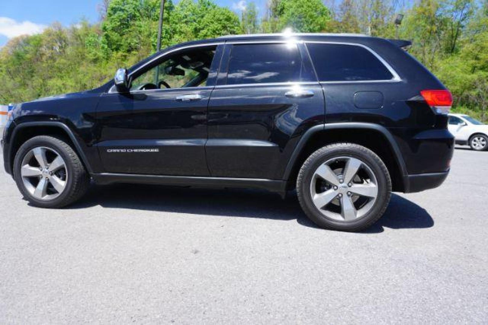 2014 Black Forest Green PC Jeep Grand Cherokee Limited 4WD (1C4RJFBG4EC) with an 3.6L V6 DOHC 24V engine, 5-Speed Automatic transmission, located at 312 Centre Ave, Schuylkill Haven, PA, 17972, (570) 593-5278, 40.638130, -76.177383 - HID headlamps. heated front seats, navigation, power liftgate, power sunroof, towing pkg, univ garage door opener - Photo#8