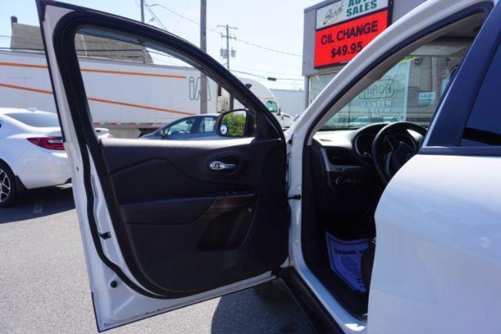 2015 Bright White Clearcoat Jeep Cherokee Trailhawk 4WD (1C4PJMBS2FW) with an 3.2L V6 DOHC 24V engine, 9-Speed Automatic transmission, located at 312 Centre Ave, Schuylkill Haven, PA, 17972, (570) 593-5278, 40.638130, -76.177383 - driver's seat memory, heated front seats, lane departure warning, leather seats, navigation, passive keyless entry, power drivers seat, power liftgate, power sunroof, rear parking sensors, towing pkg - Photo#18