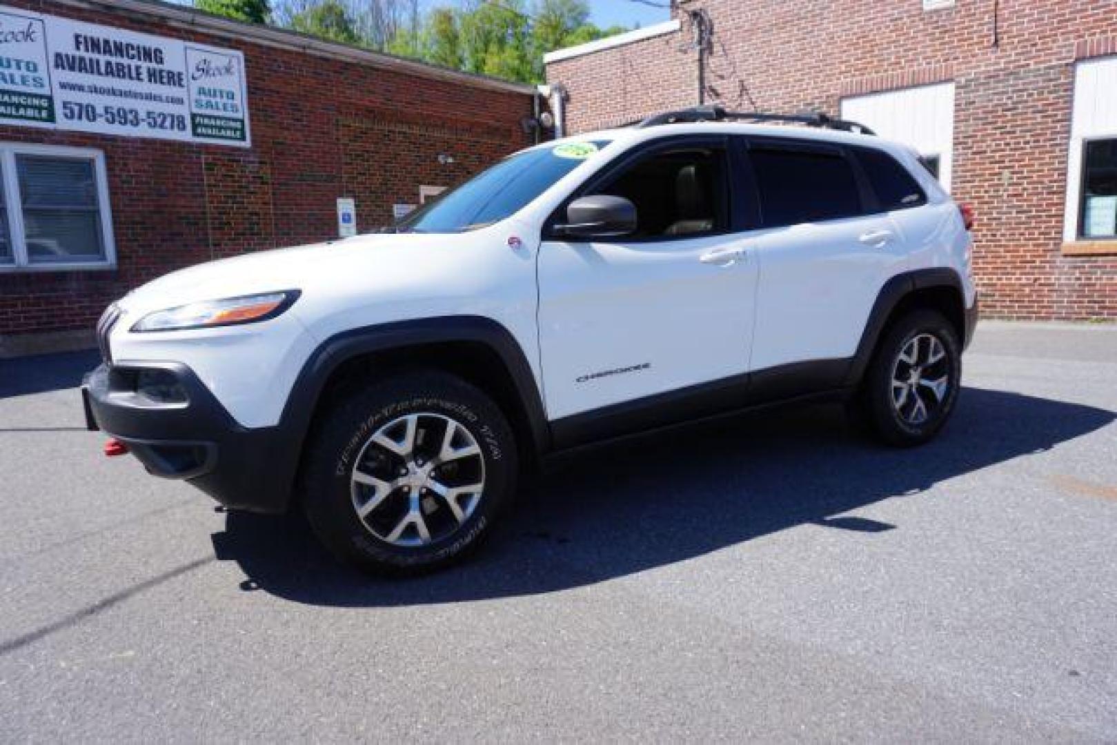 2015 Bright White Clearcoat Jeep Cherokee Trailhawk 4WD (1C4PJMBS2FW) with an 3.2L V6 DOHC 24V engine, 9-Speed Automatic transmission, located at 312 Centre Ave, Schuylkill Haven, PA, 17972, (570) 593-5278, 40.638130, -76.177383 - driver's seat memory, heated front seats, lane departure warning, leather seats, navigation, passive keyless entry, power drivers seat, power liftgate, power sunroof, rear parking sensors, towing pkg - Photo#1