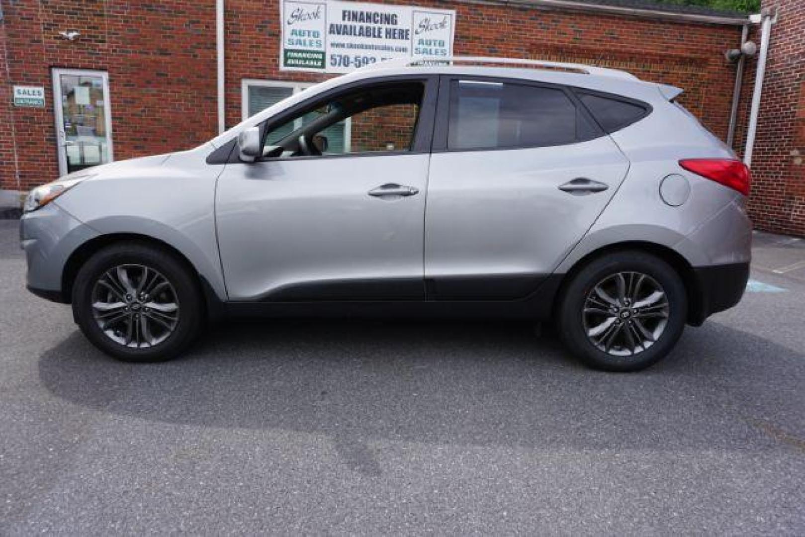 2014 Graphite Gray /Taupe Hyundai Tucson GLS AWD (KM8JUCAG3EU) with an 2.4L L4 DOHC 16V engine, 6-Speed Automatic transmission, located at 312 Centre Ave, Schuylkill Haven, PA, 17972, (570) 593-5278, 40.638130, -76.177383 - Photo#18